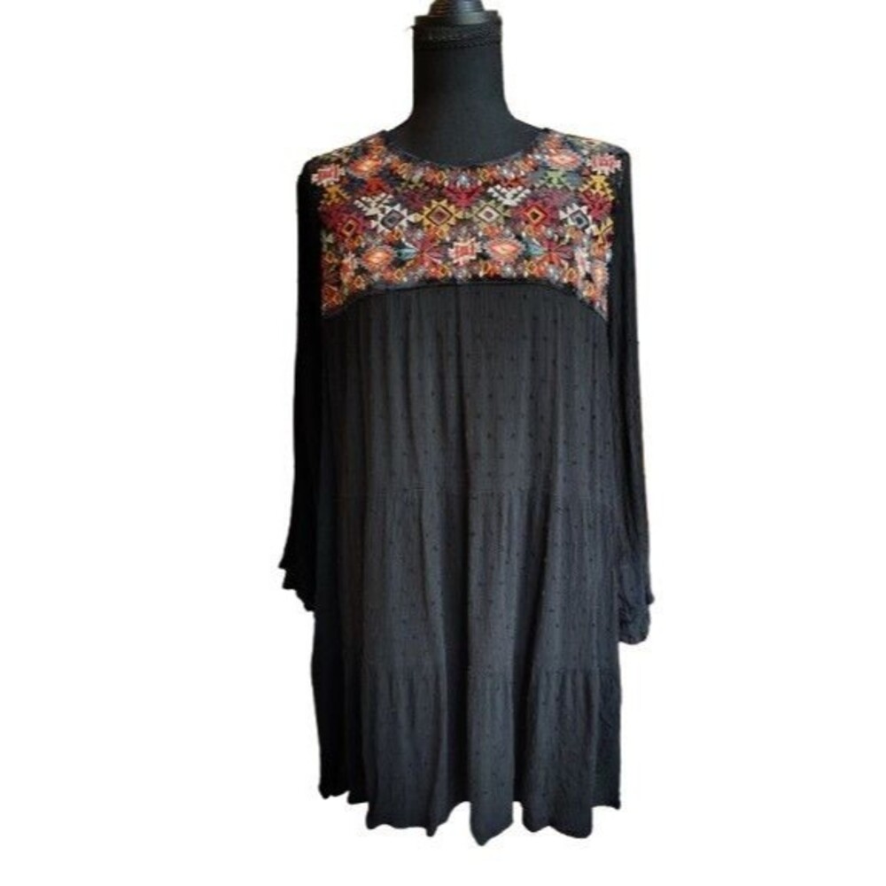 THML Black Velvet Embroidered Tiered Lined  Shift Dress Size  M Swiss Dot